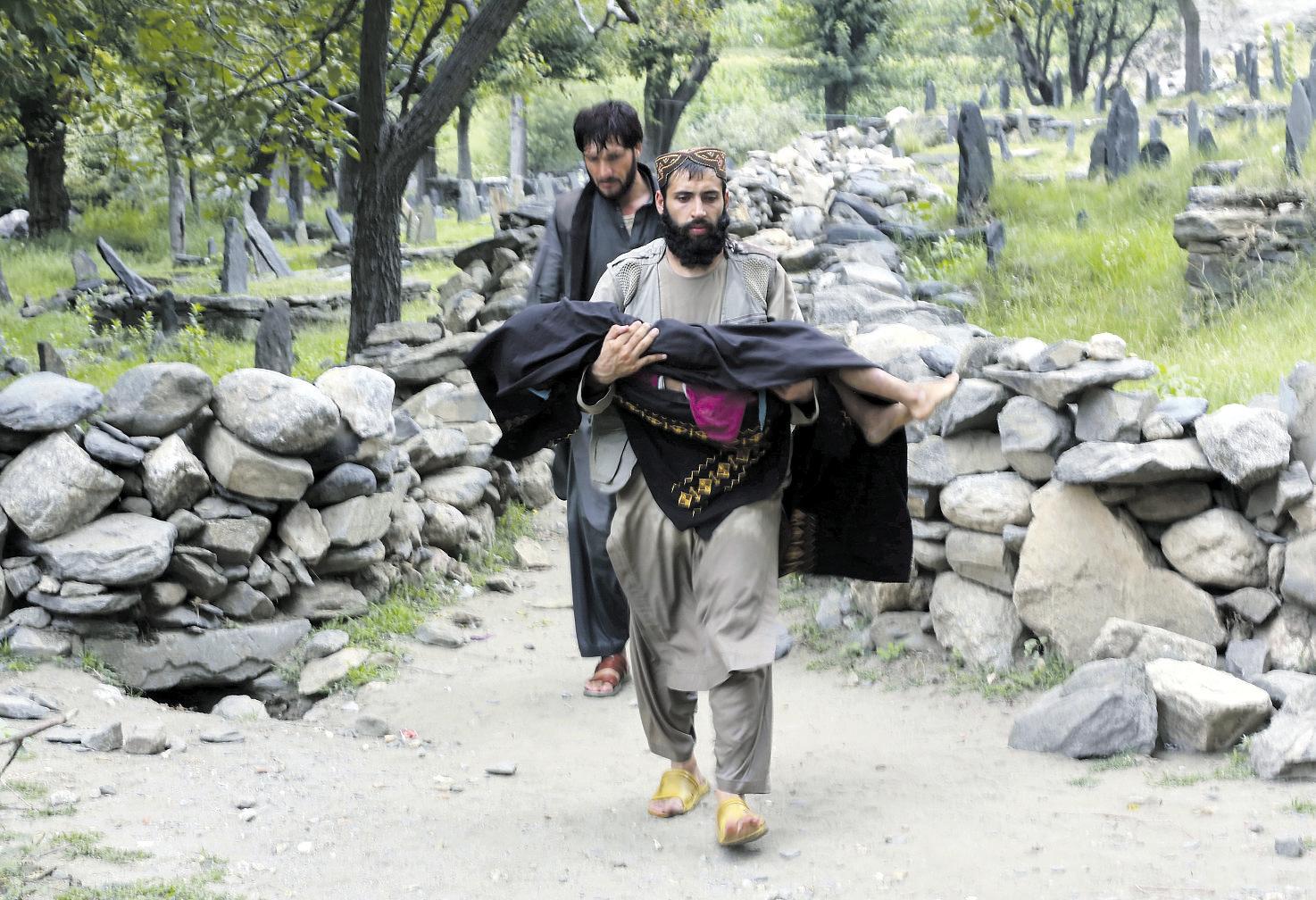 SOME 800 AFGHANS KILLED IN EASTERN TEMBLOR