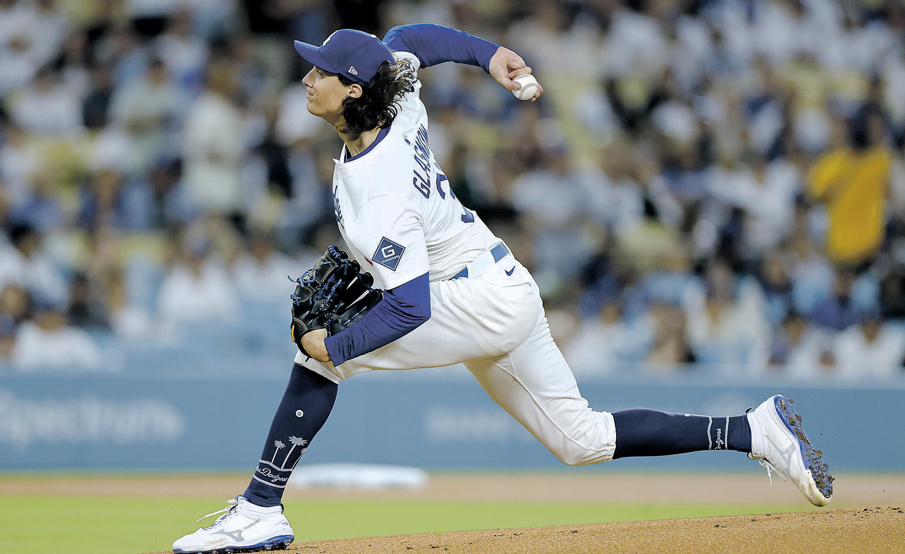 Wobbly bullpen forcing Roberts to lean on starters