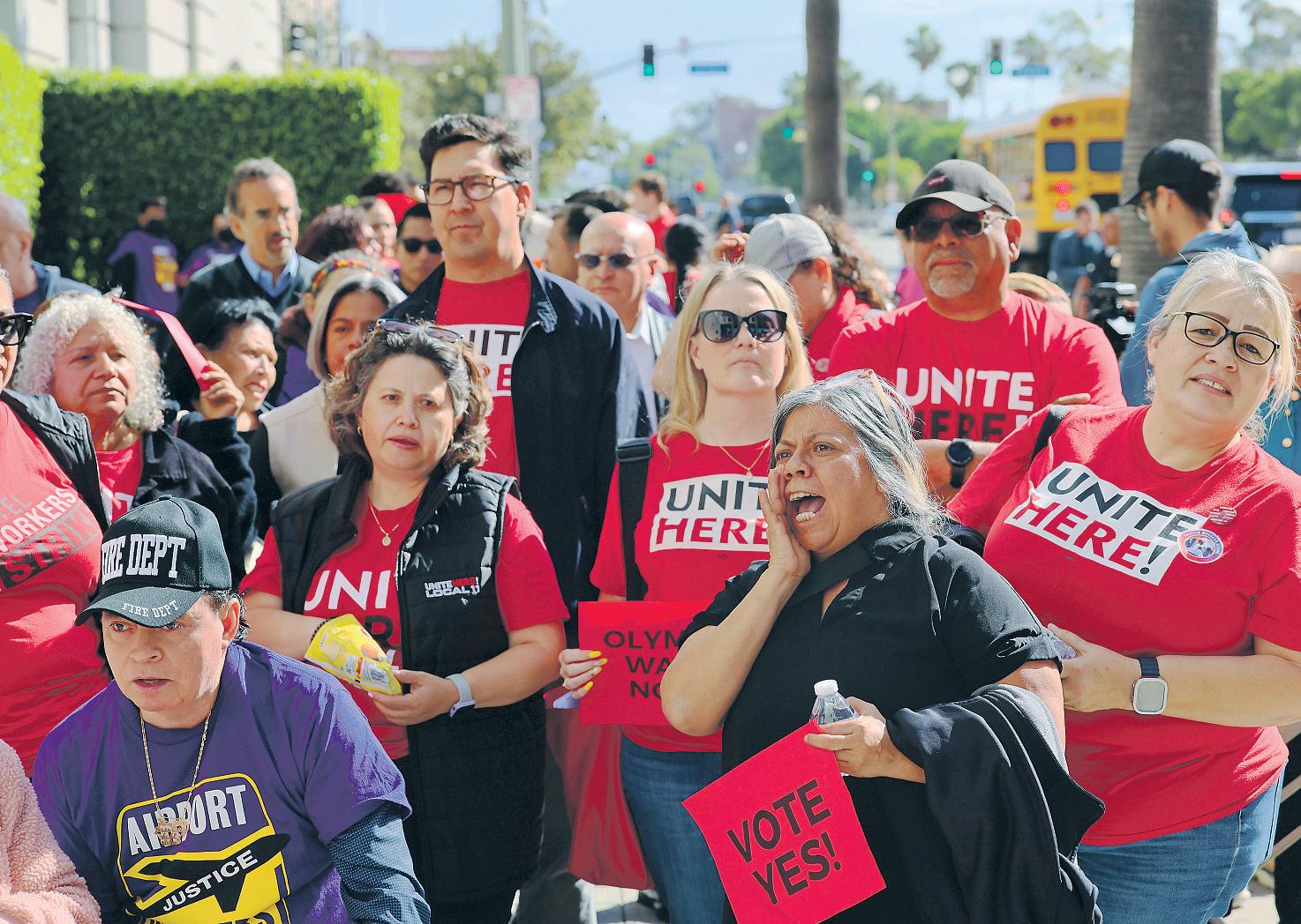 Repeal of L.A.’s $30 hotel minimum wage fails to qualify for ballot