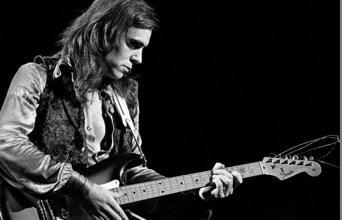 A sought-after vocalist who went his own way