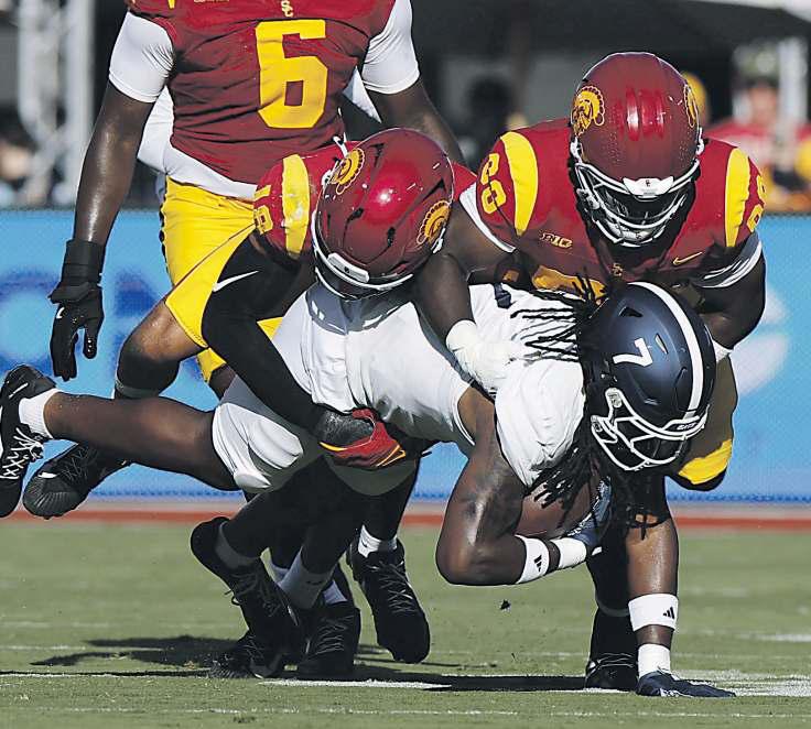 USC finds room to stretch on road