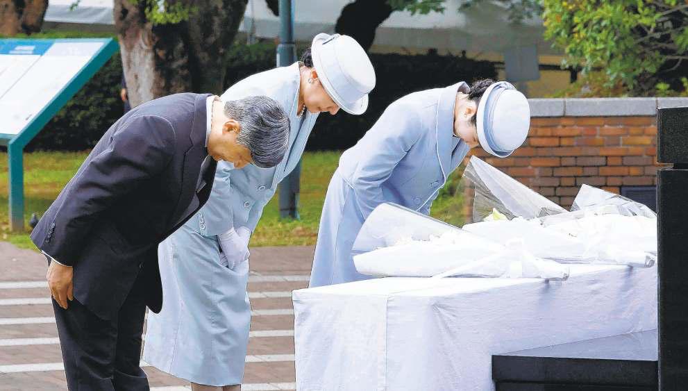 Japan’s imperial family honors Nagasaki victims