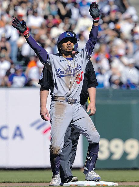 DODGERS OFFENSE TEES UP A ROUT