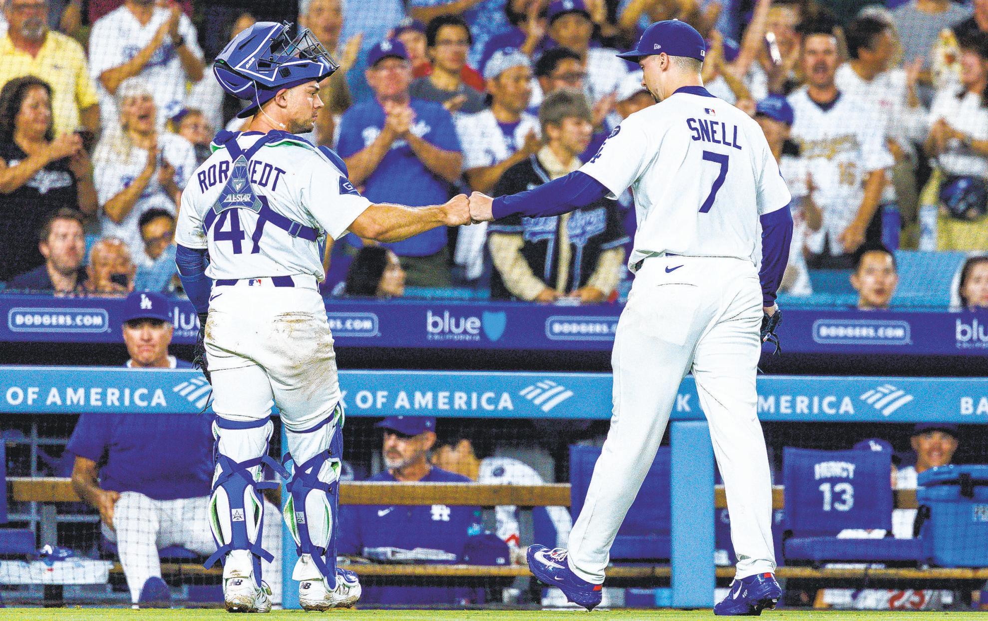 Dominant Snell gives 'a huge boost' to Dodgers