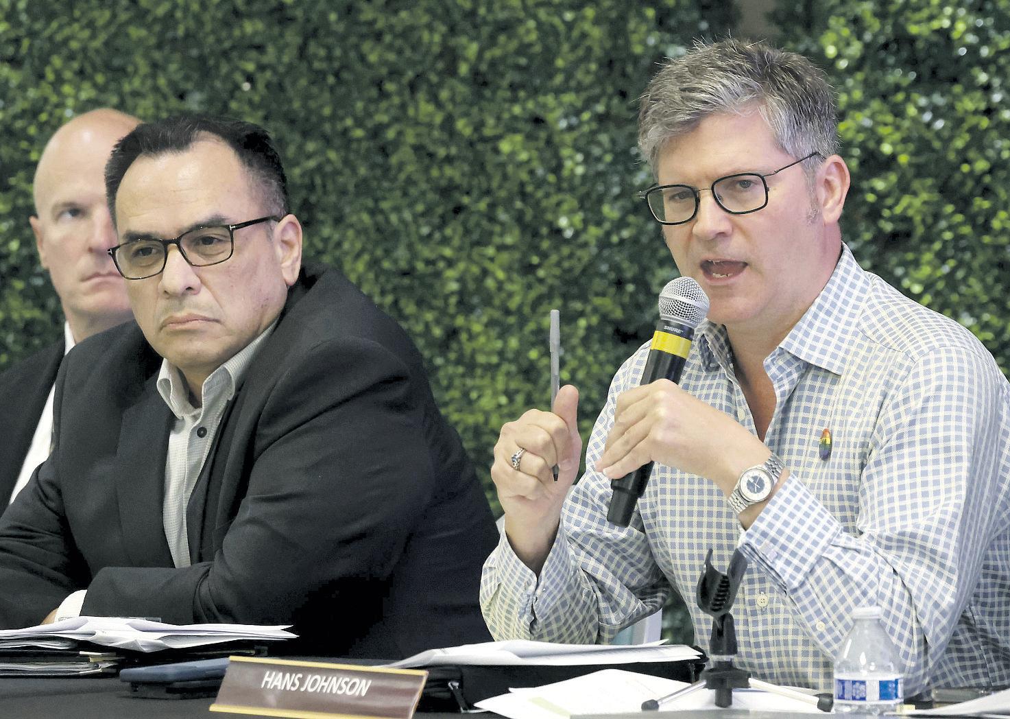 Watchdogs see county rule as a muzzle