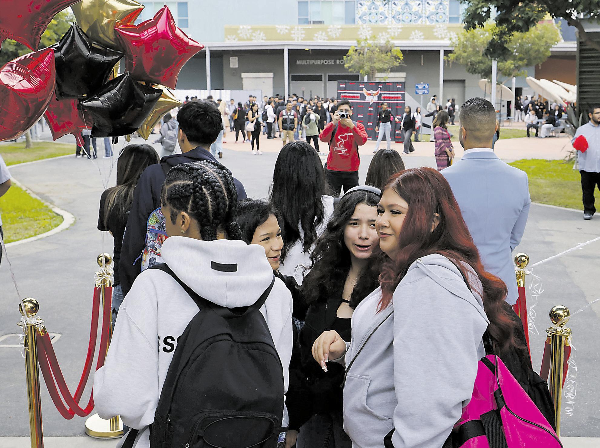LAUSD renews Supt. Alberto Carvalho's role