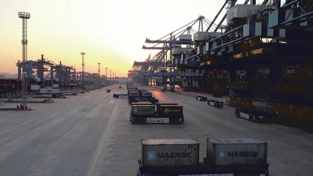 Qingdao port goes smarter, greener