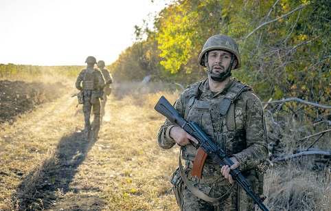 Front line grows as Russia shifts tactics, Ukraine general says