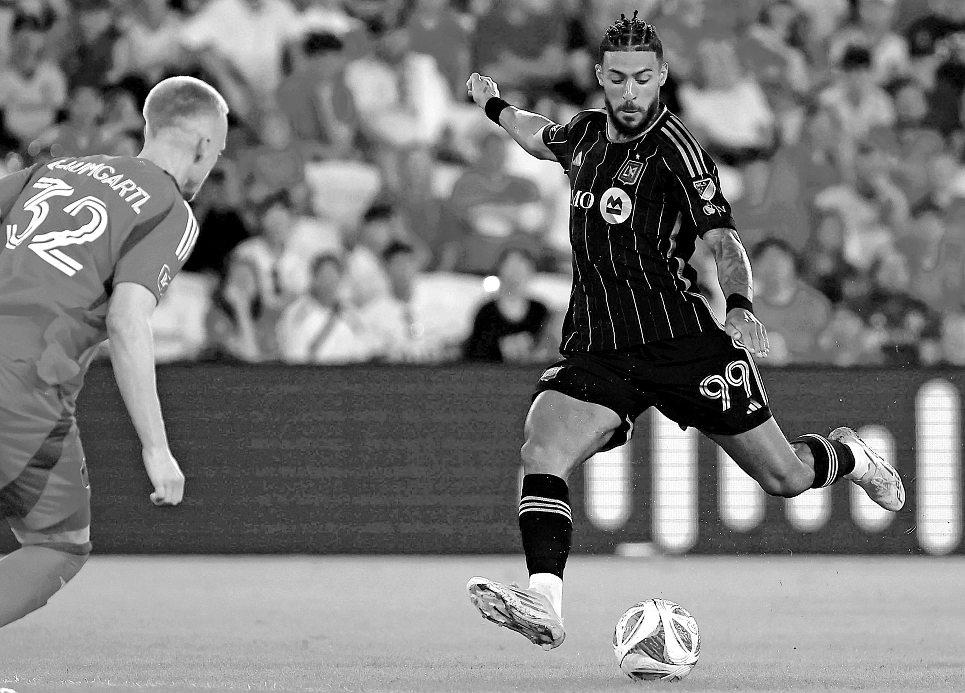 LAFC stays hot behind Son’s goals