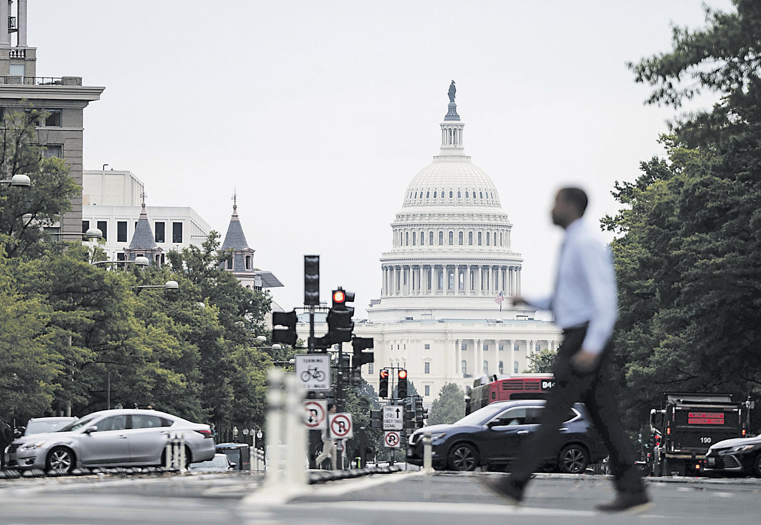 U.S. nears budget crisis