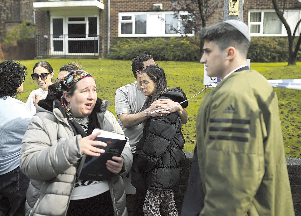 2 killed in ramming, stabbing at U.K. synagogue