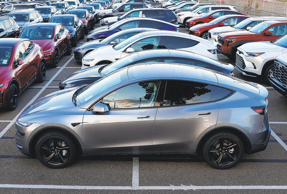 Tesla sales increase before federal tax credit ends