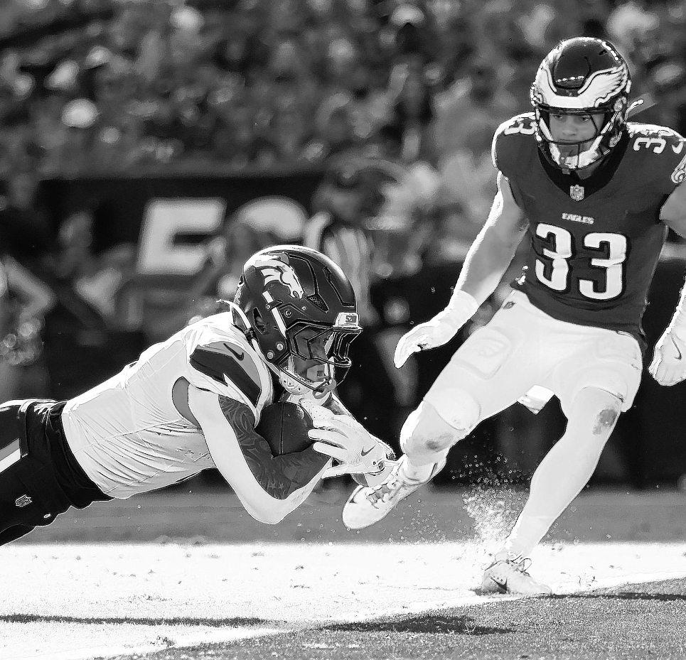 Nix, Broncos hand Eagles their first defeat