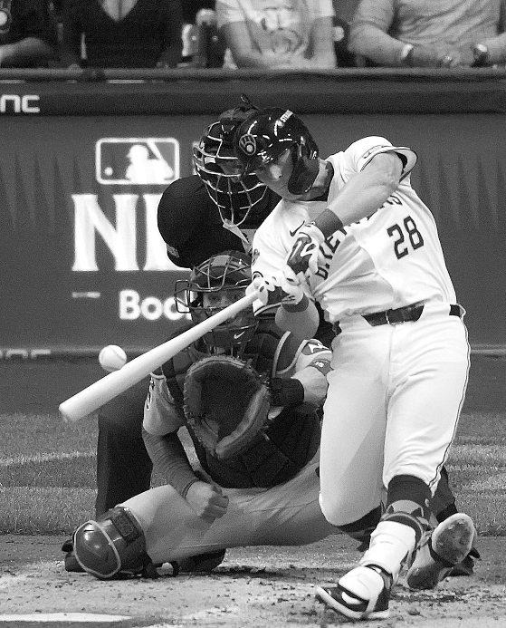 Chourio back, fuels the Brewers