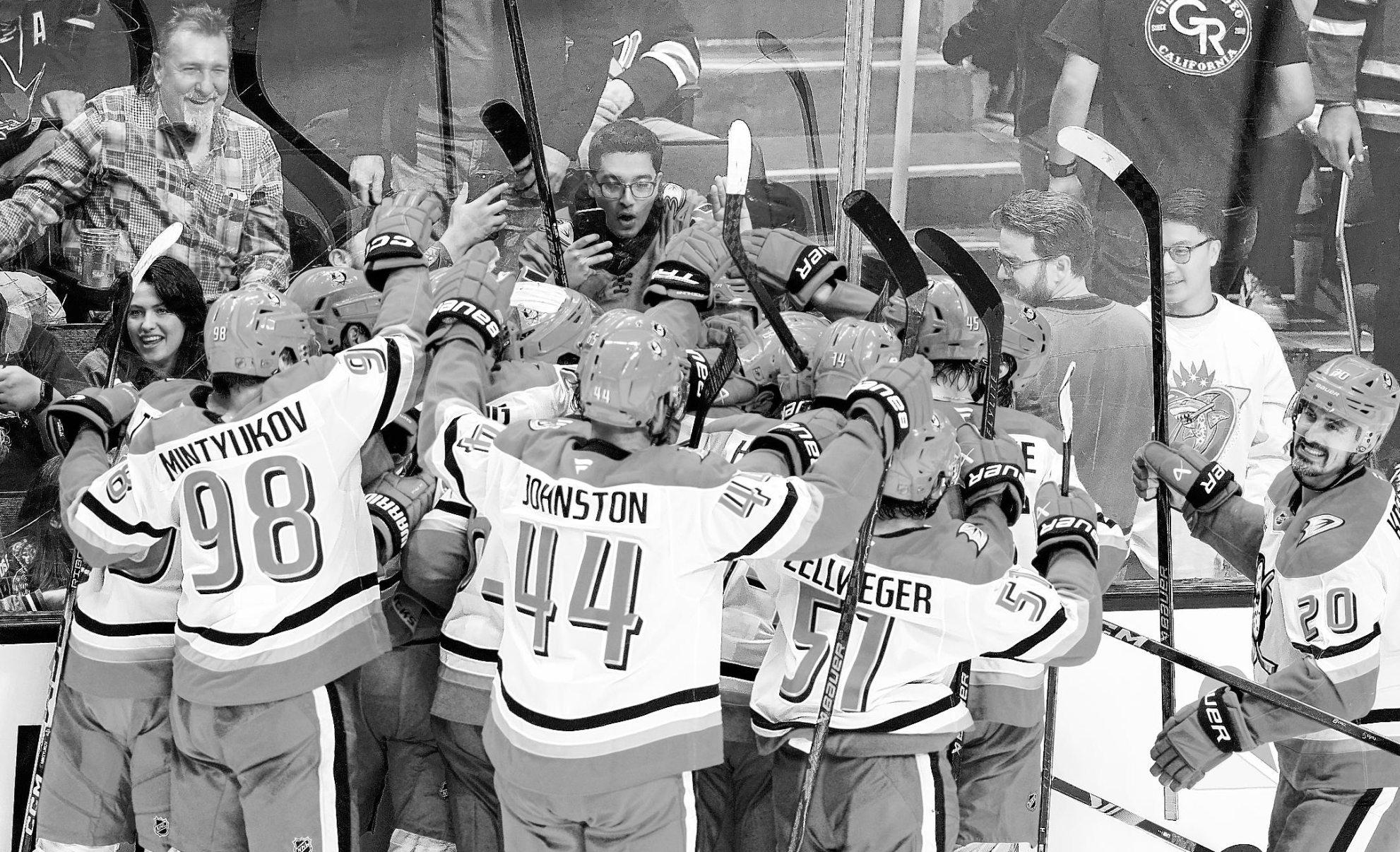 Carlsson finishes Ducks’ wild comeback over Sharks