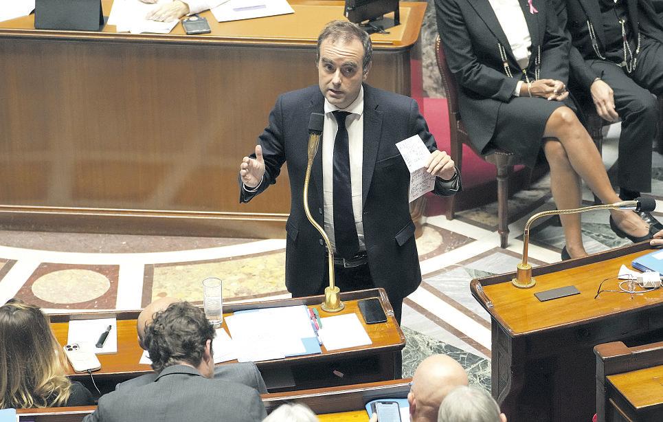 France puts pension reform on hold