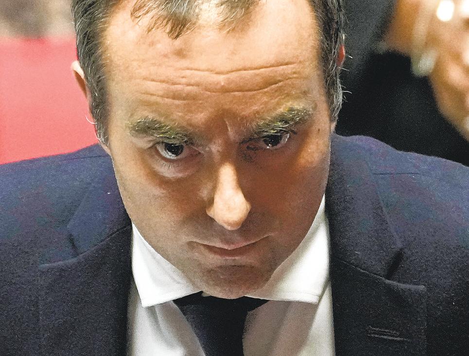 Macron's government faces no-confidence votes