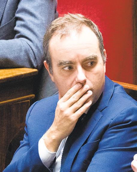 French prime minister avoids removal