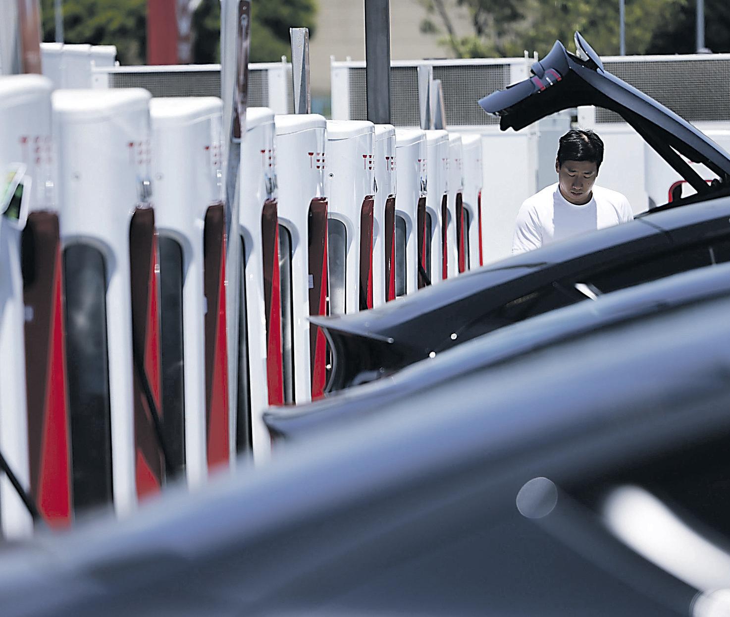 U.S. adds 780 EV charging stations in third quarter