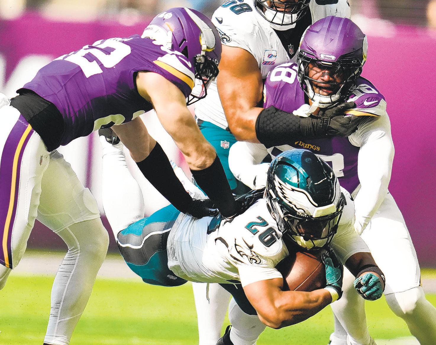 Hurts gives Eagles a jolt, defeats Vikings