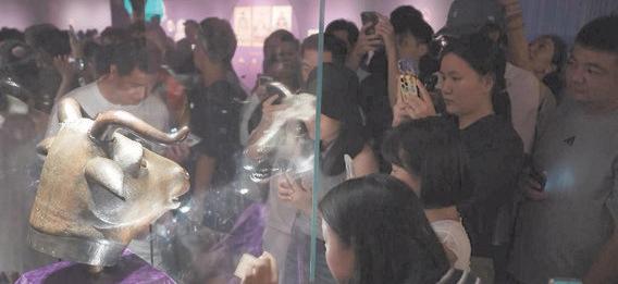 Retrieved cultural relics inspire pride at National Holiday exhibition in east China