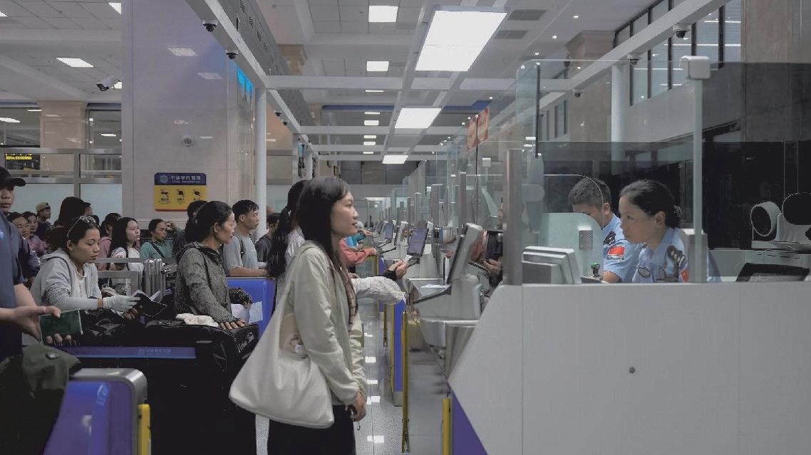 China sees 16.34 mln cross-border trips during eight-day holiday