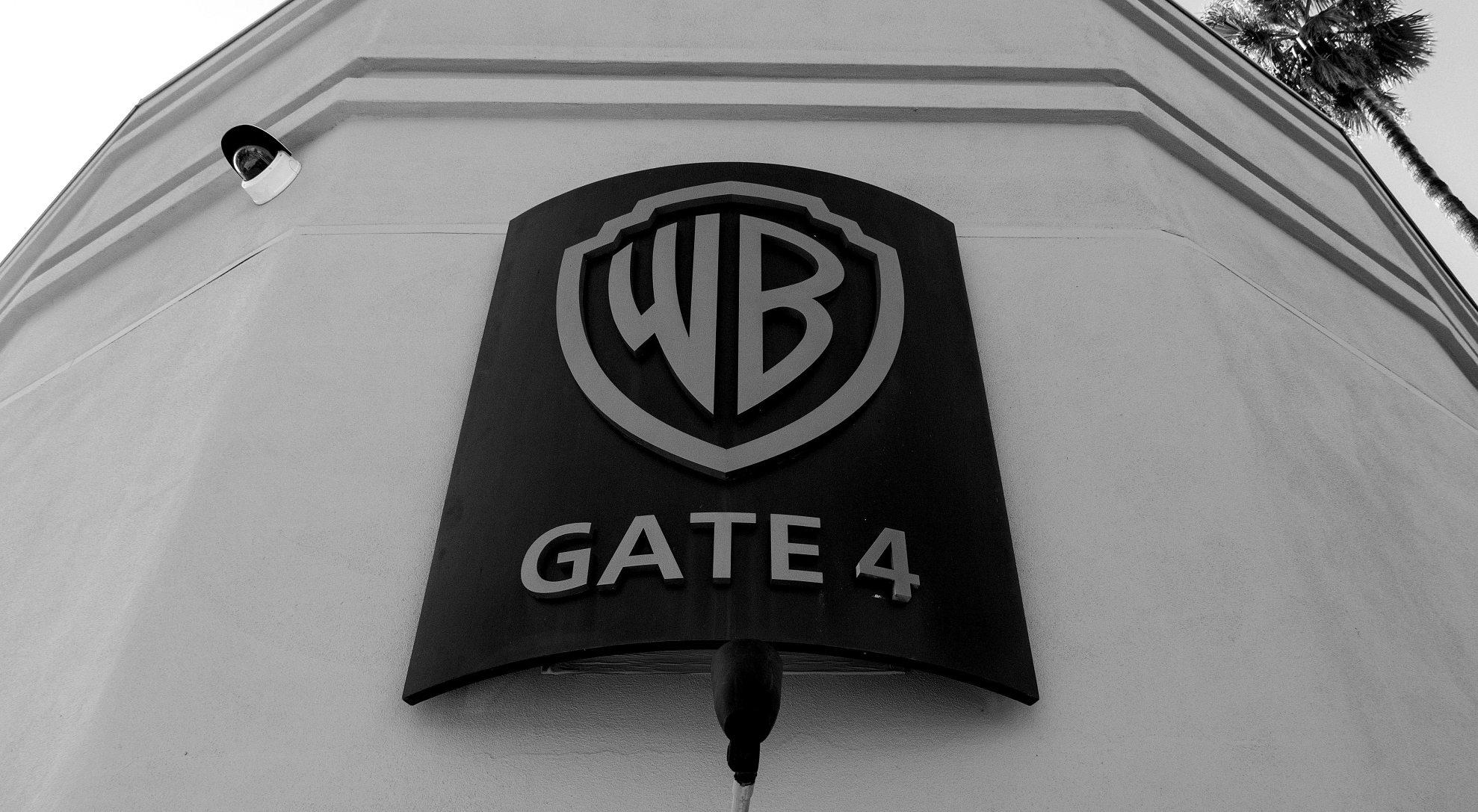 Comcast eyes Warner Bros. studios, streamer