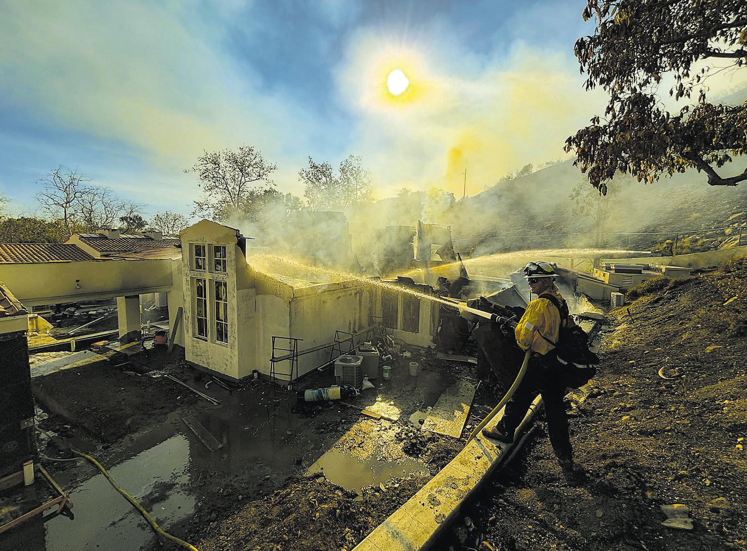Citizen fire brigade that helped the Palisades is attracting hundreds