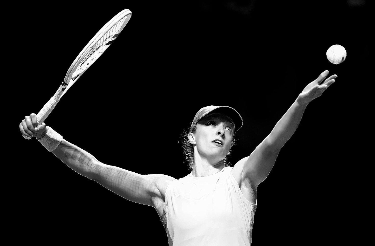 Sinner routs Zverev to close in on reclaiming the No. 1 ranking