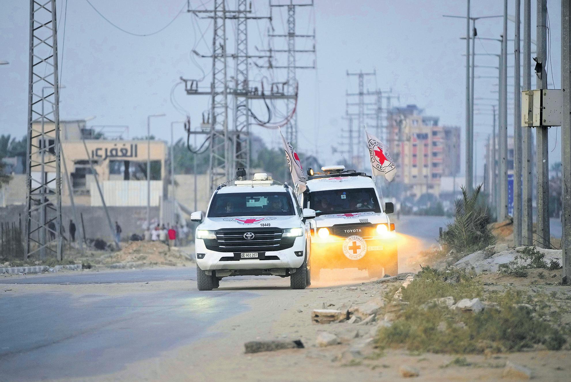 Hamas hands over 3 hostages' remains