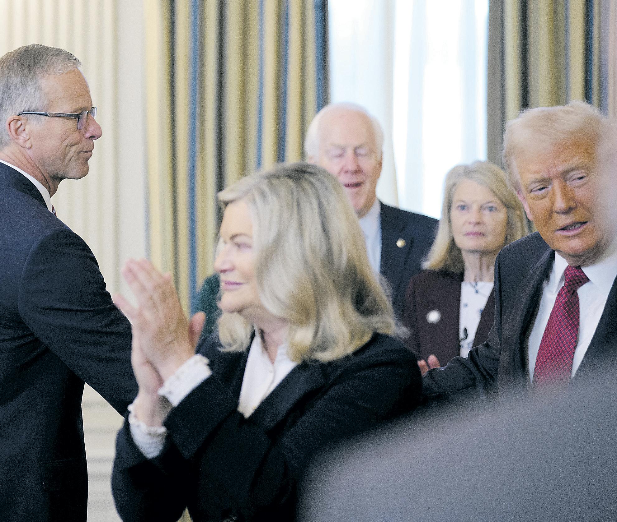 Trump pushes senators to end shutdown, filibuster