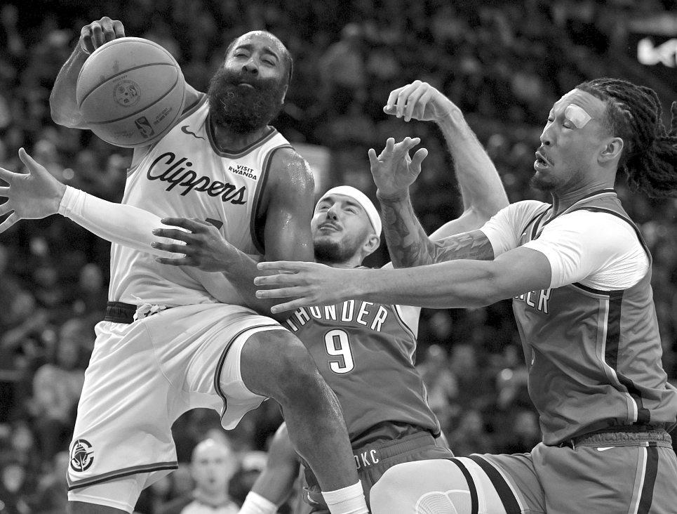 Clippers fall again as Thunder rally