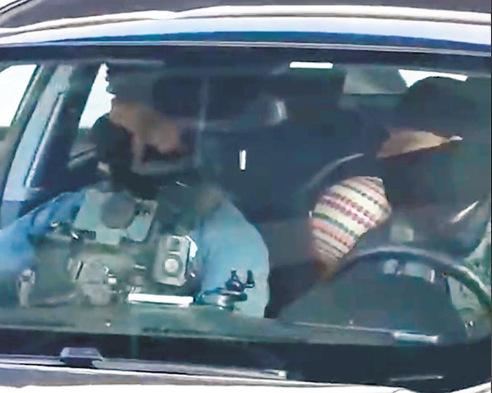 Border Patrol arrests dad, takes away toddler