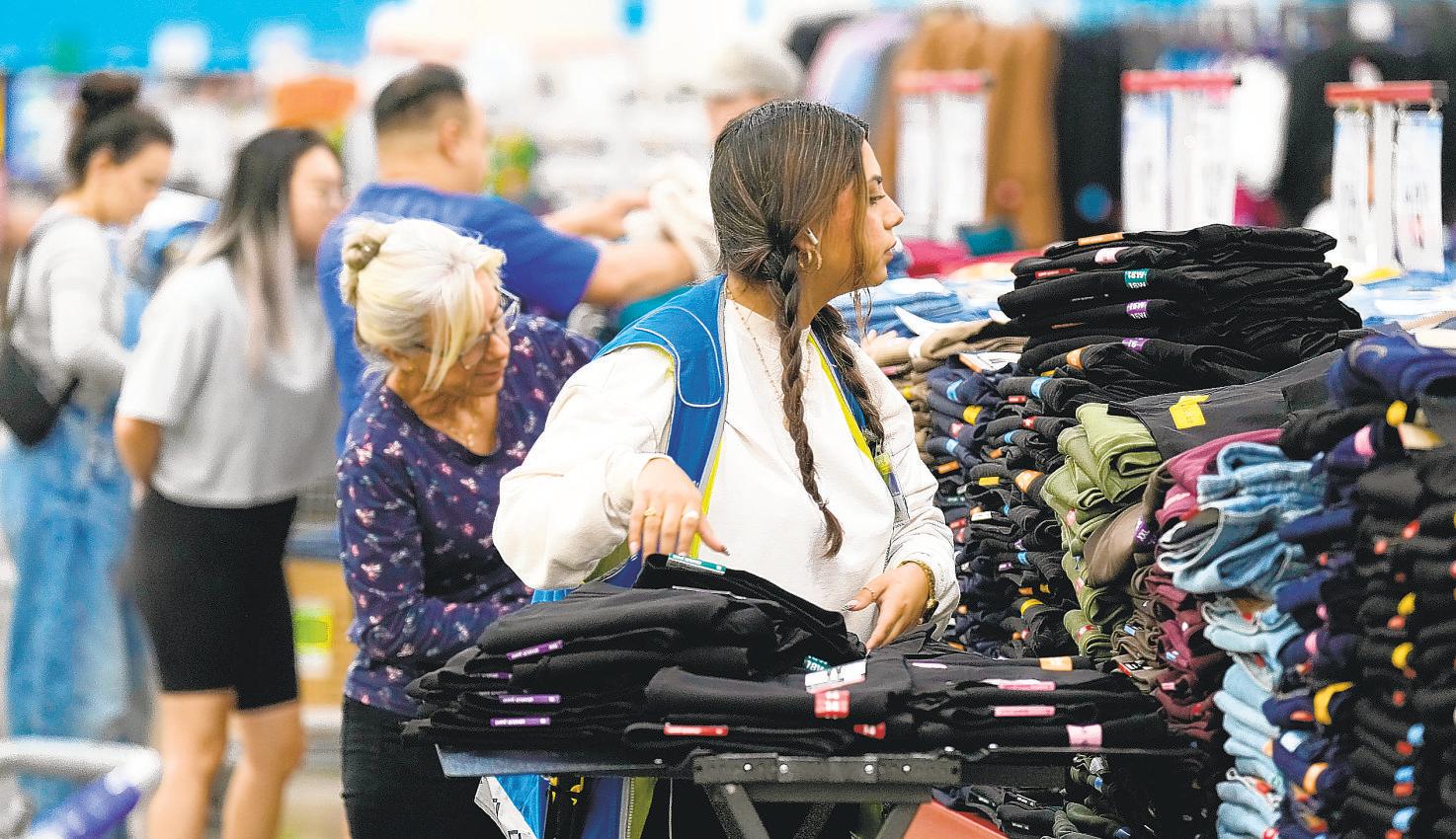 U.S. shutdown sours consumer sentiment