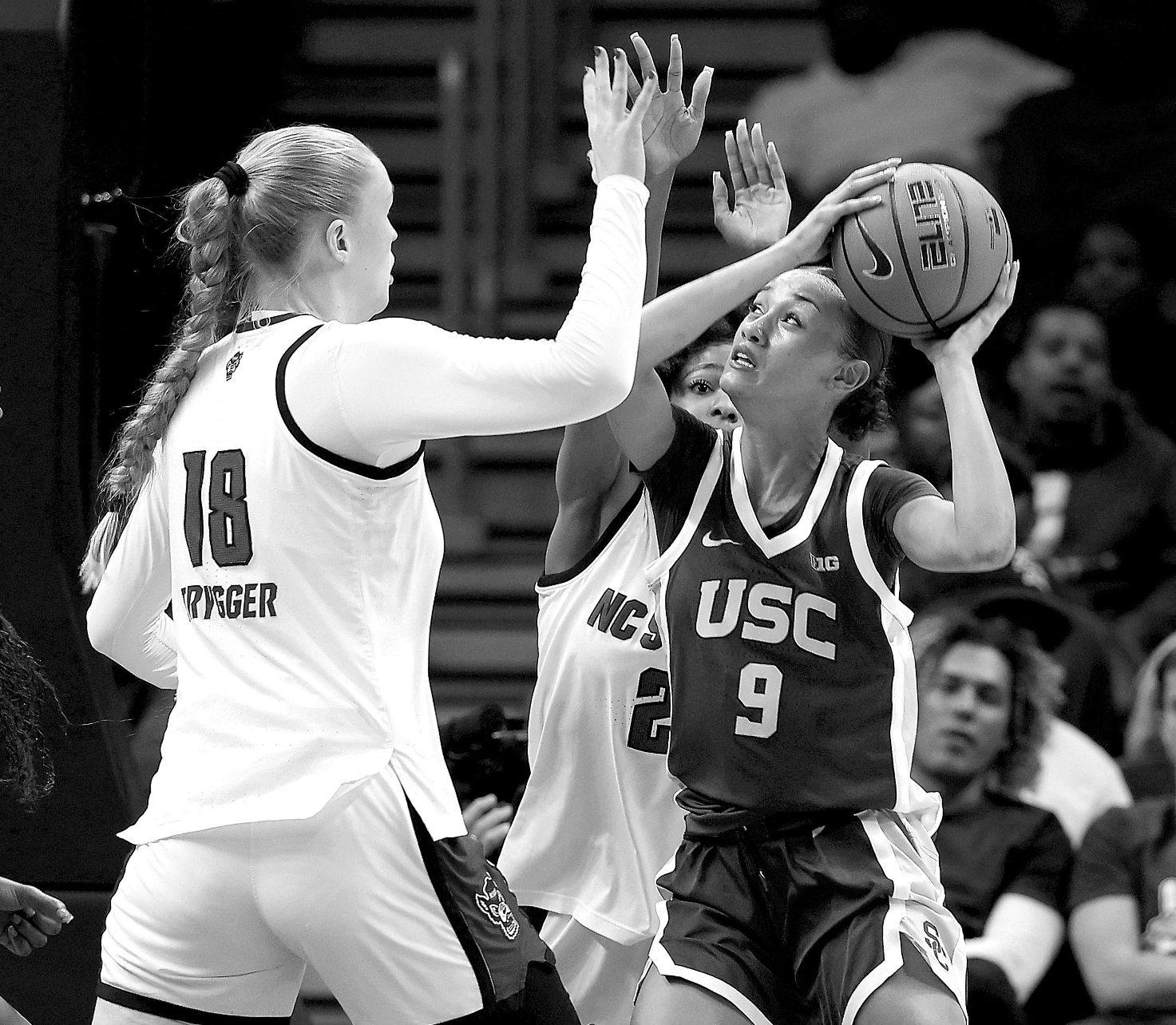 Davidson’s heroics lead USC