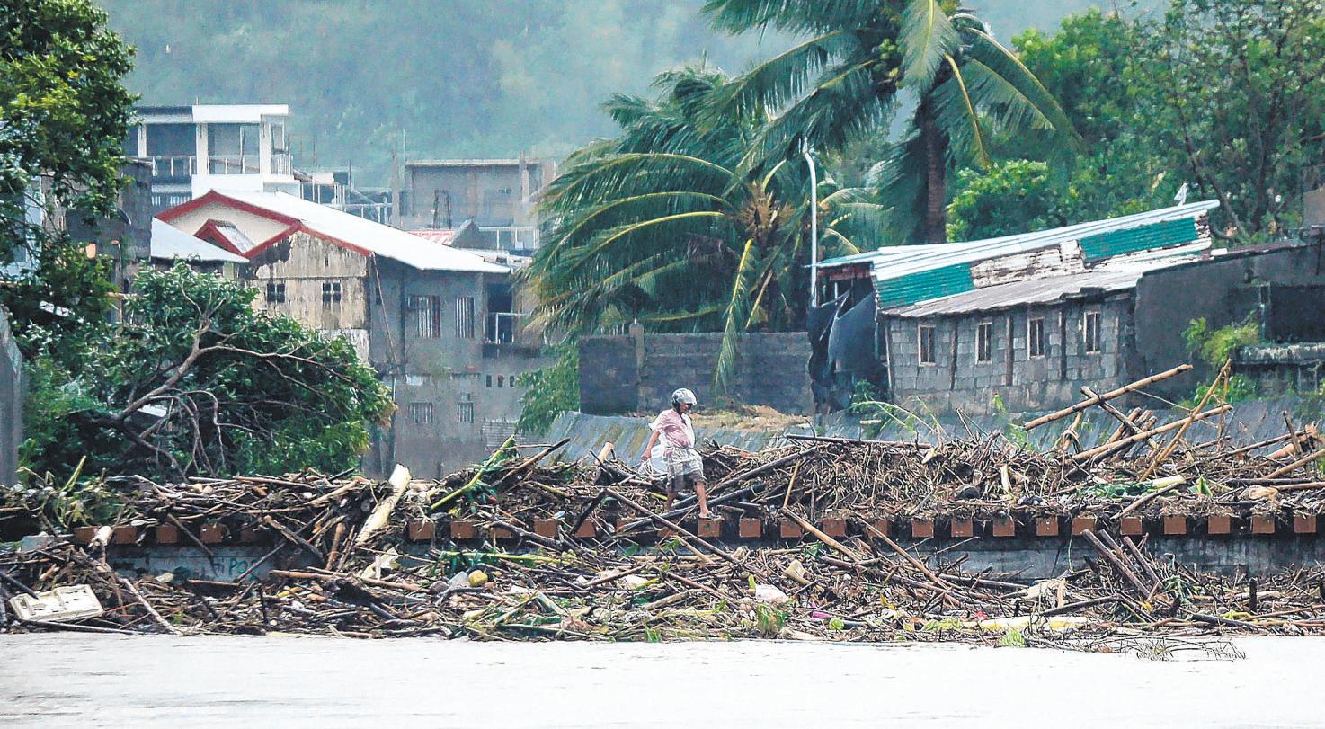 Super typhoon slams into storm-weary Philippines