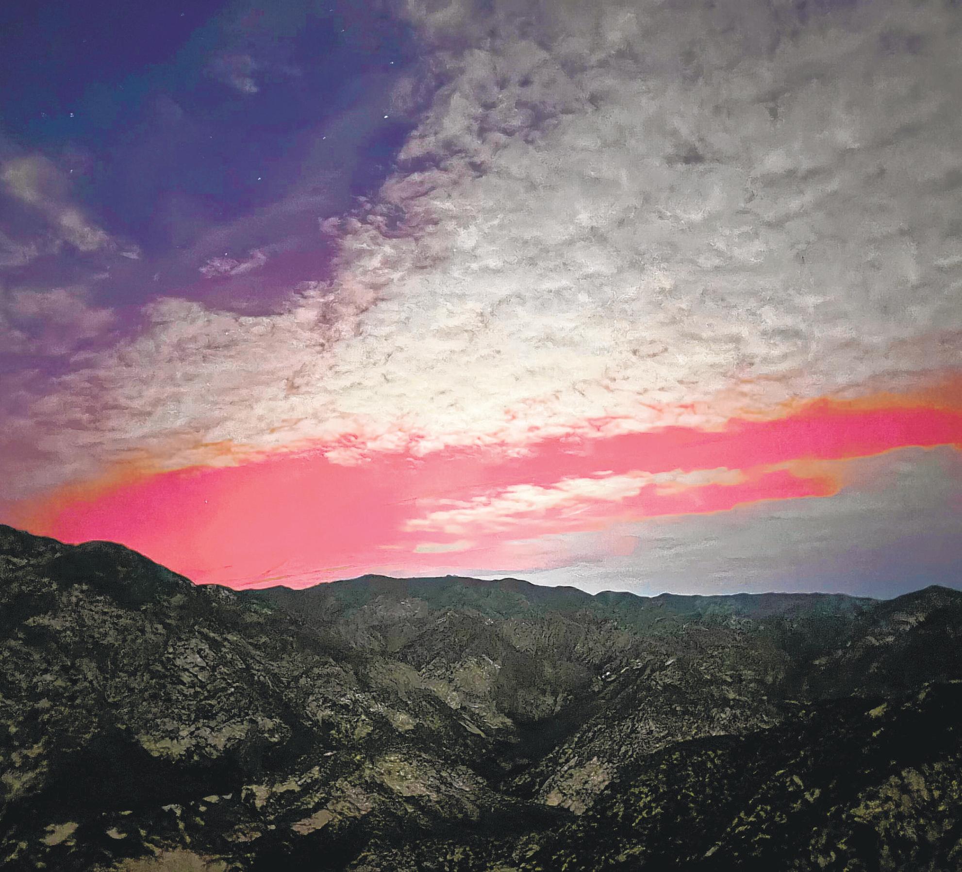 Northern lights put on a rare SoCal show
