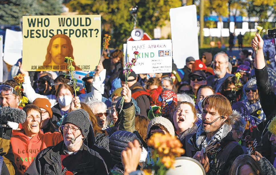 Judge signals hundreds held in ICE crackdown could be freed on bond