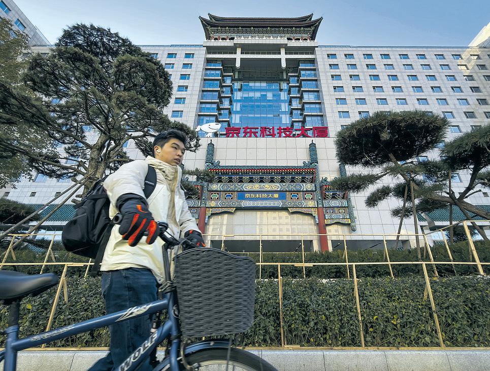 China steps up efforts to import tech workers