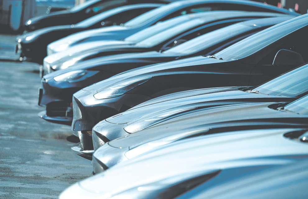 In potential reversal, Tesla may heed customer request for Apple support