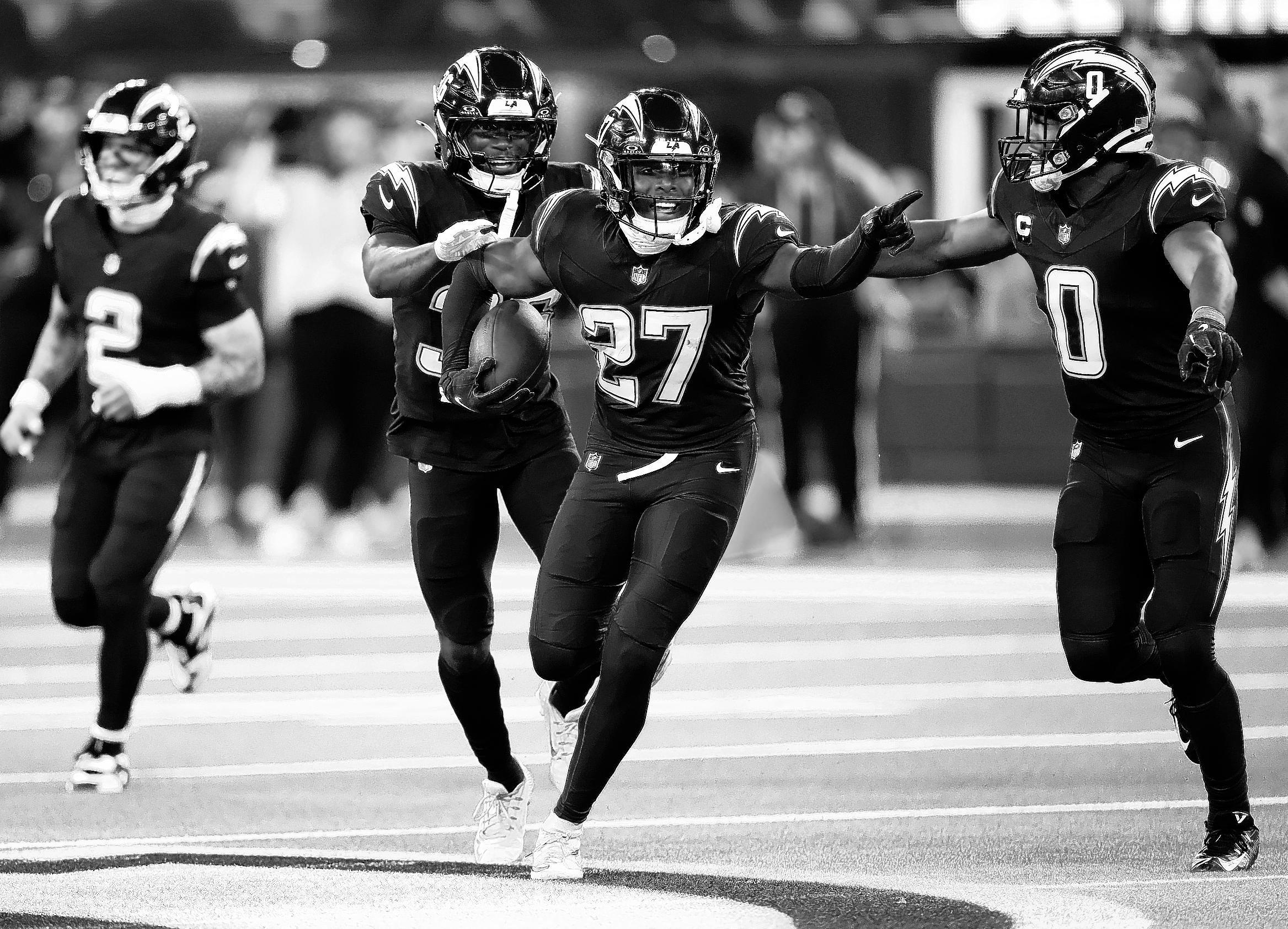 Rookies Mickens and Reed having a ball