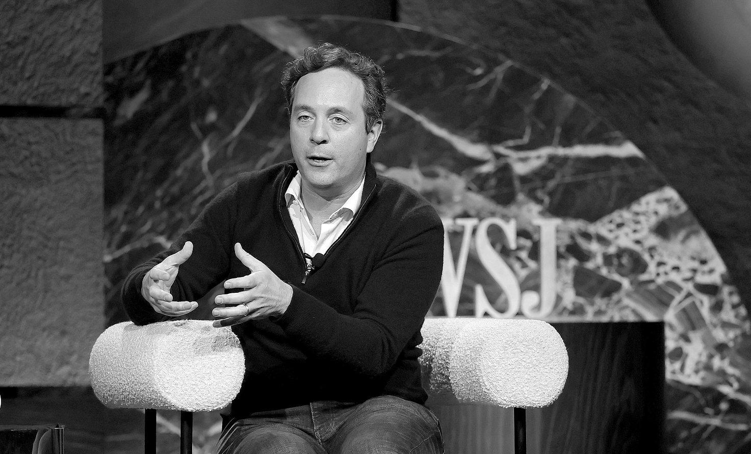 In push for more users, Tinder is offering offline events