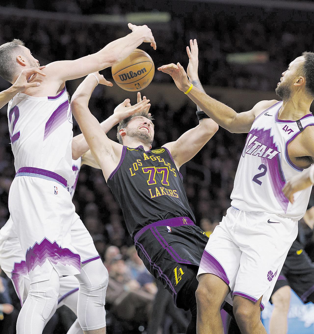 Lakers' leader passes first test