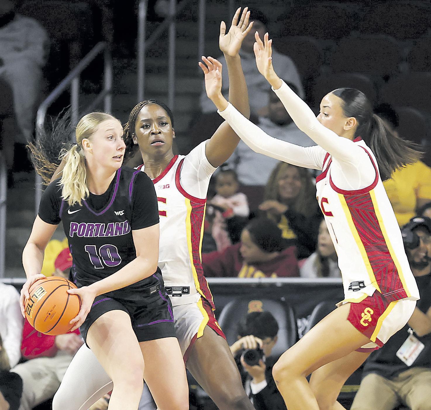 Davidson leads a stifling defense for Trojans