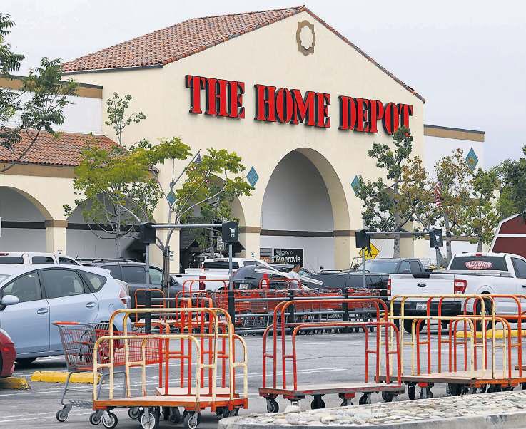 Gap's sales rise as others warn of spending pullback