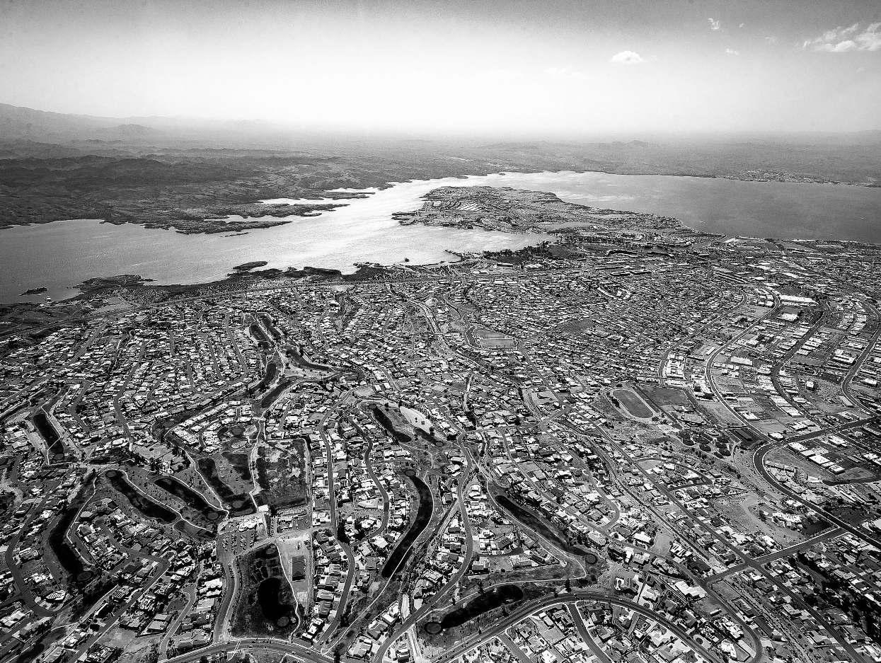 A lakeside Arizona town is calling Californians