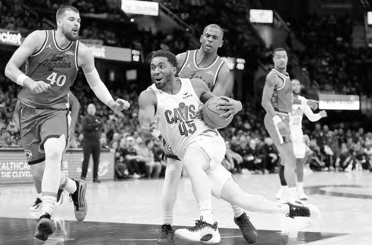 Leonard returns, but struggling Clippers lose to Cavaliers