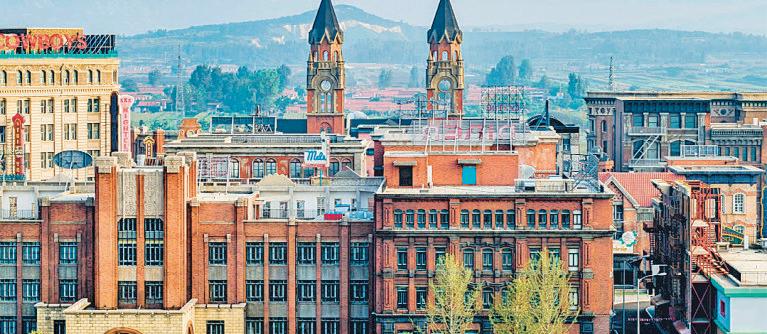 A weekly average of eight production crews are “stationed” in Cangmashan, Qingdao