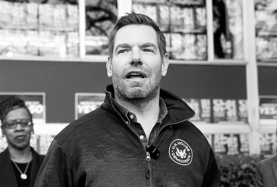 Businessman quits governor's race