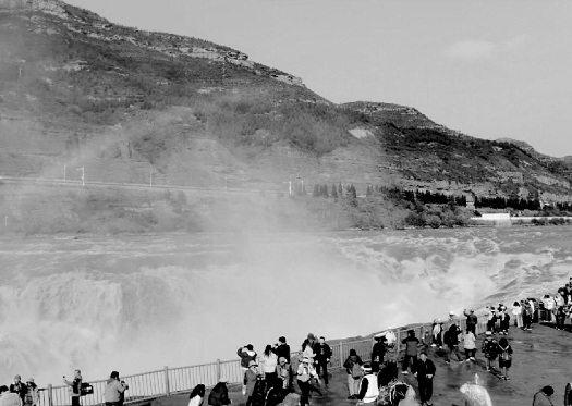 Rainbow creates halo over Yellow River's Hukou Waterfall